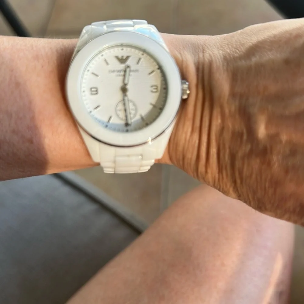 Emporio Armani Elegant White ceramic band Watch - Picture 9 of 10